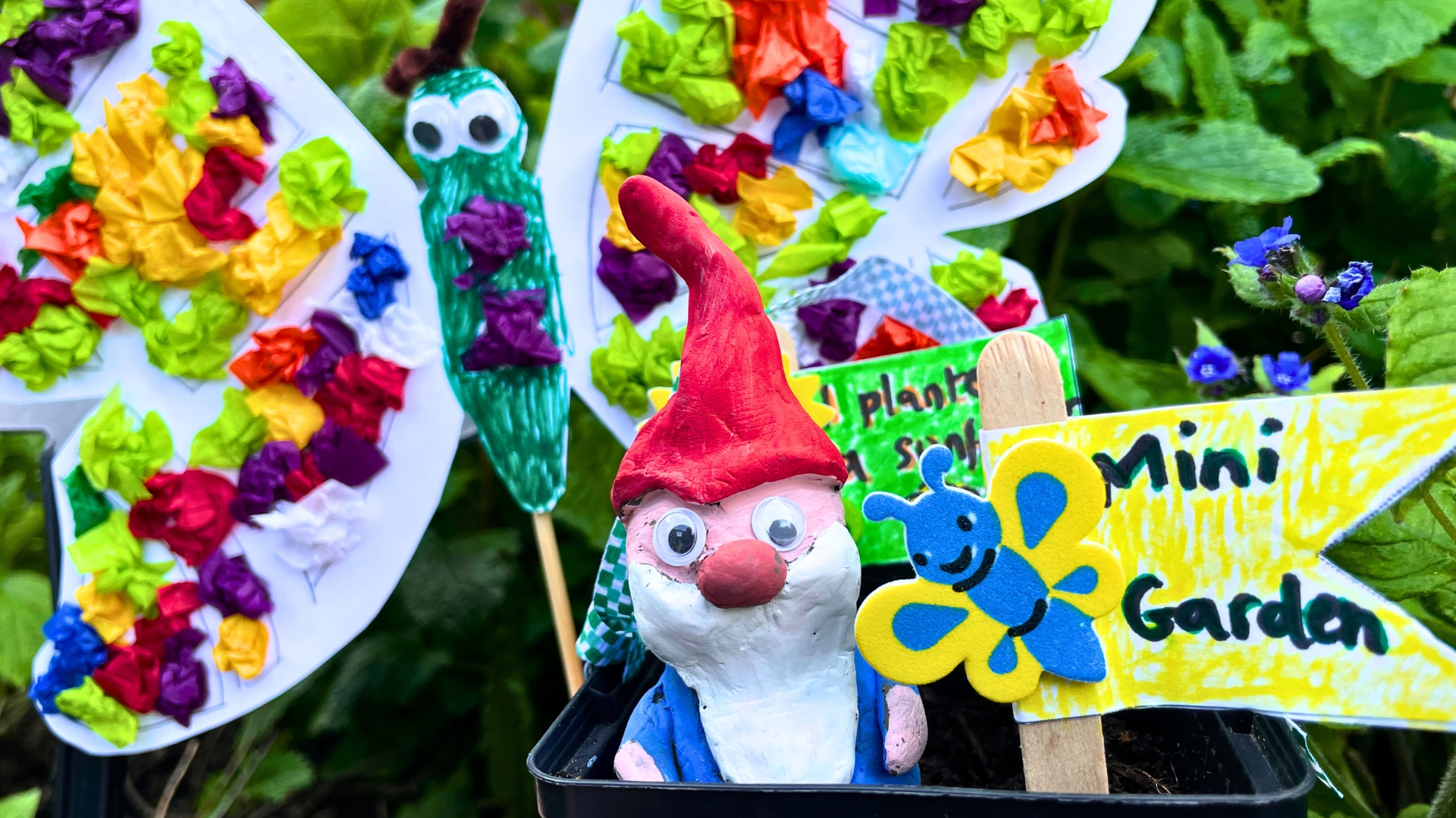 Gardening-themed children’s crafts at Sheffield Manor Lodge.